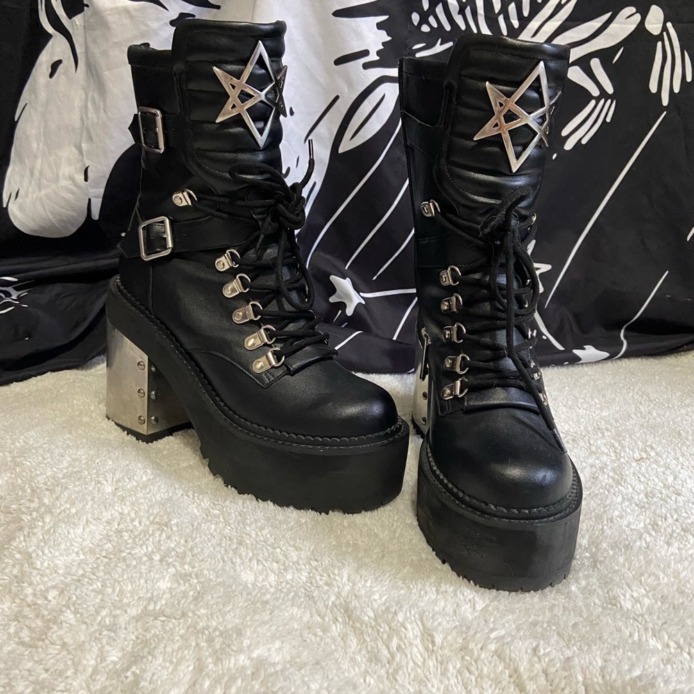 Killstar Celestial black platform chunky boots sz 9 combat euc metal accents